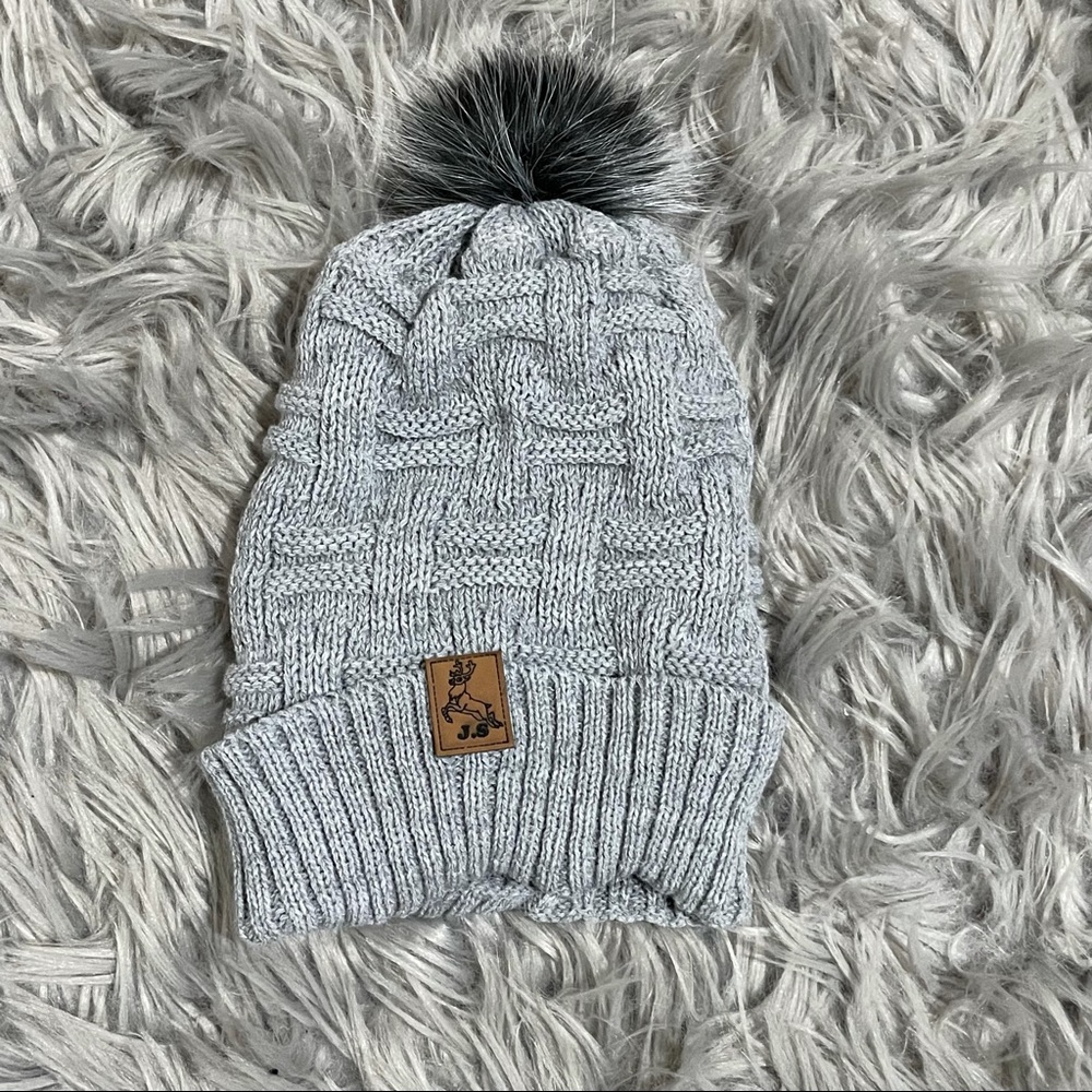 Women’s Gray winter Pom Pom Beanie